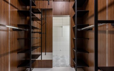 How to Clean a Closet Organizer System Properly: Guide 2026