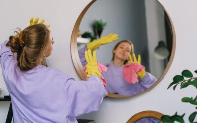 How to Clean a Decorative Mirror Properly Without Streaks in 2026