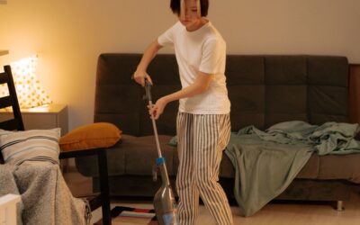How to Clean a Floor Lamp Properly: Dust, Shades & Bulbs in 2026