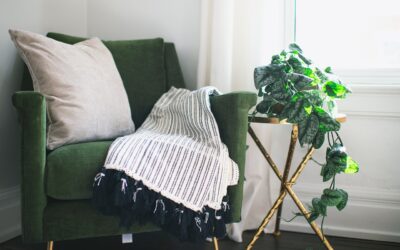 How to Clean a Throw Blanket Properly: Fabric-Safe Guide for 2026